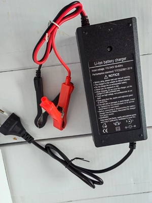 شارژر باتری لیتیوم یون هوشمند برای 24 ولت 8S Lifepo4 بسته 29.2 ولت 2A